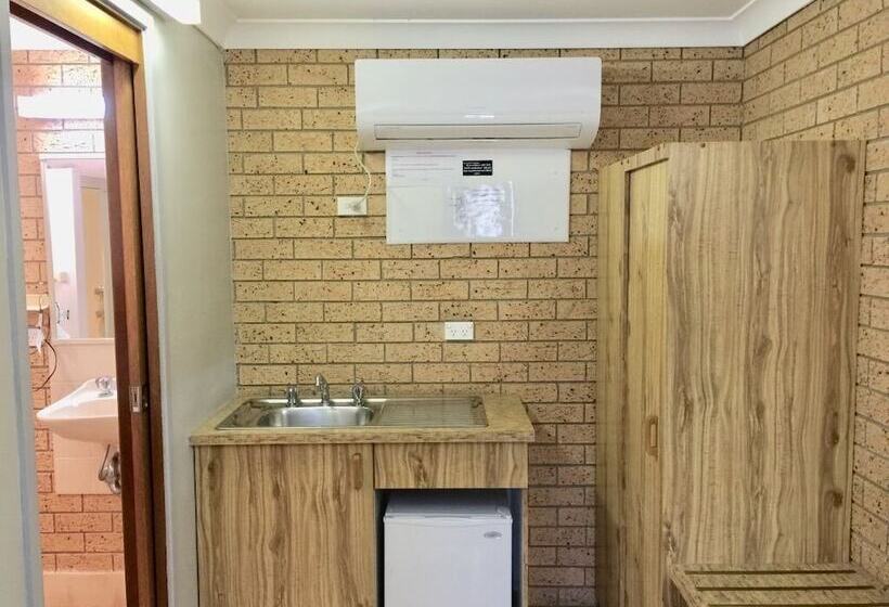 Three Ways Motel