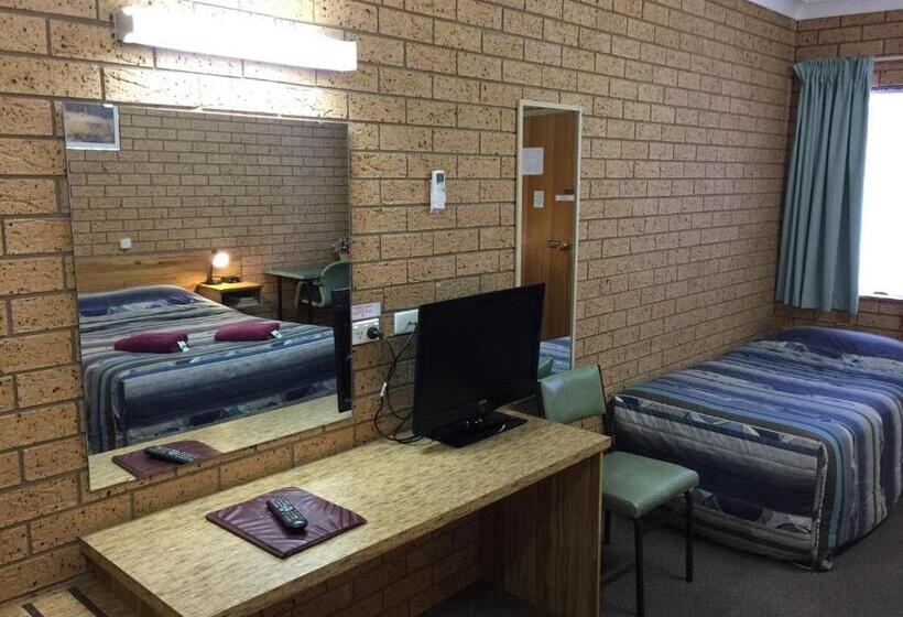 Three Ways Motel