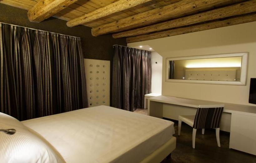 Villa Solaris Hotel & Residence