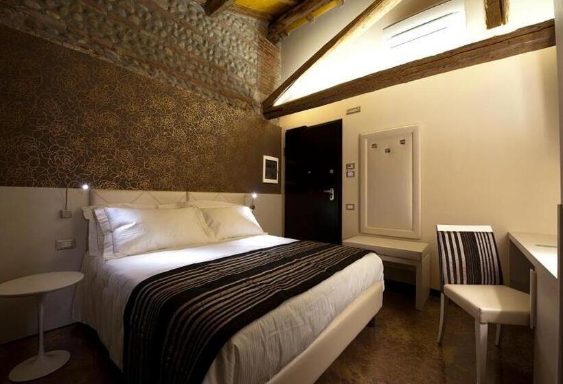 Villa Solaris Hotel & Residence