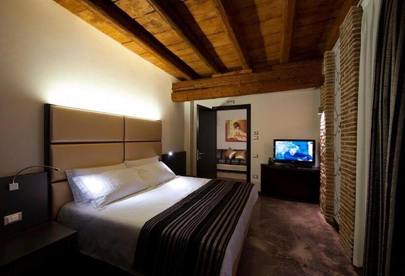 Villa Solaris Hotel & Residence