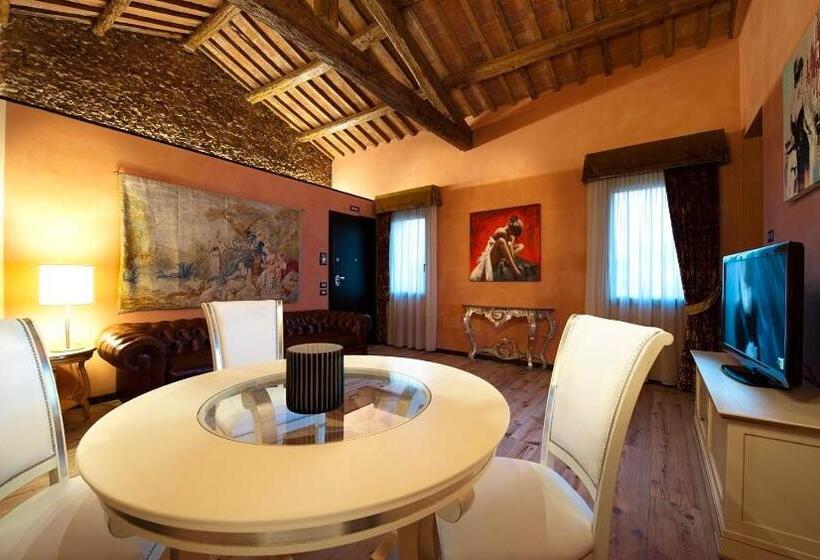 Villa Solaris Hotel & Residence