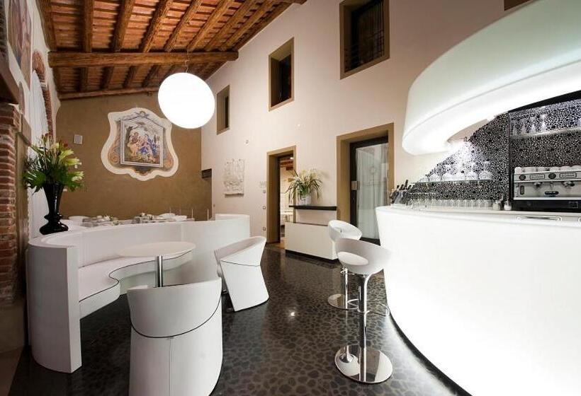 Villa Solaris Hotel & Residence