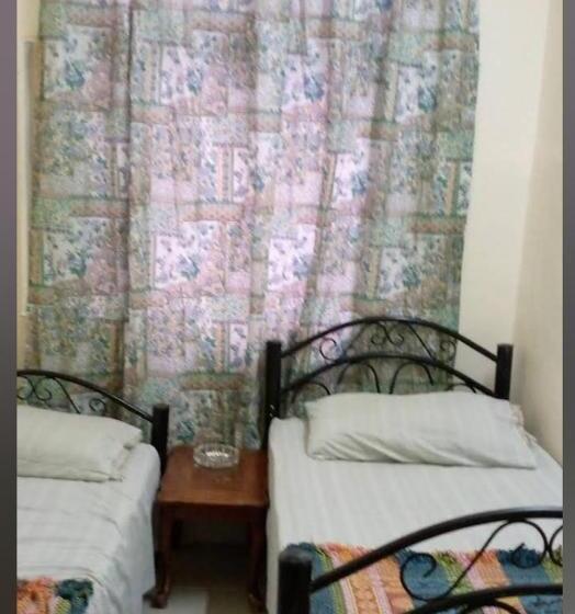 هتل Al Amawi Hostel