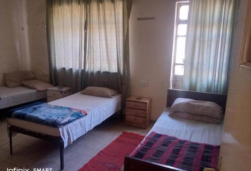 هتل Al Amawi Hostel