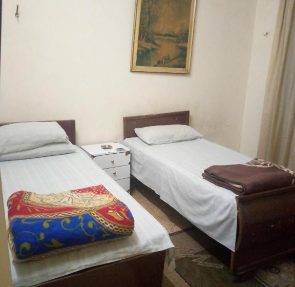 هتل Al Amawi Hostel