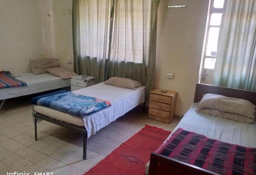 هتل Al Amawi Hostel