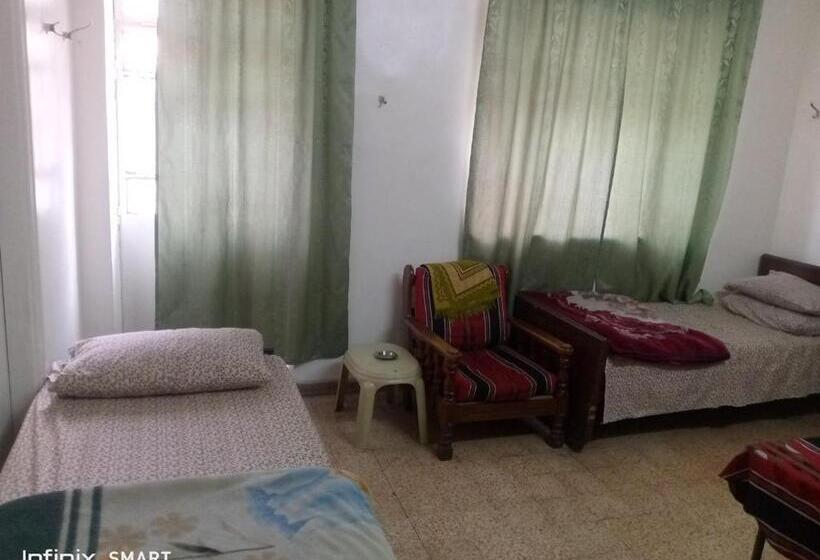 هتل Al Amawi Hostel