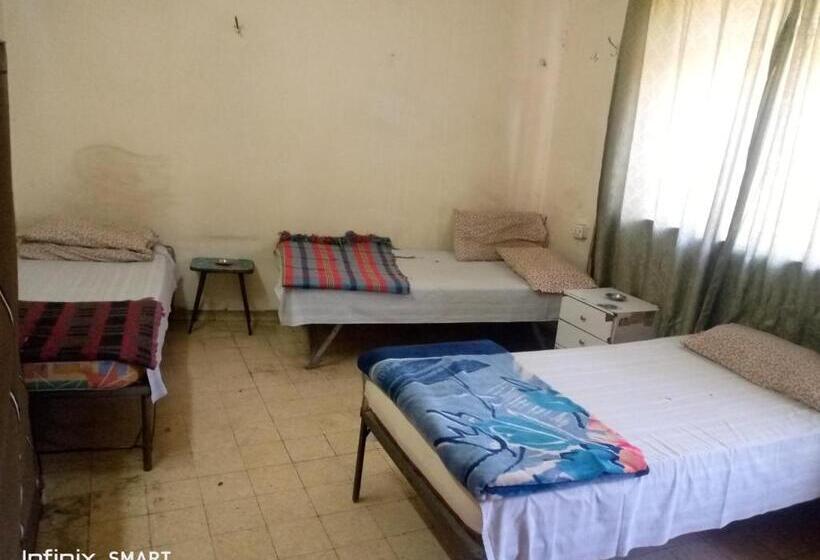 هتل Al Amawi Hostel