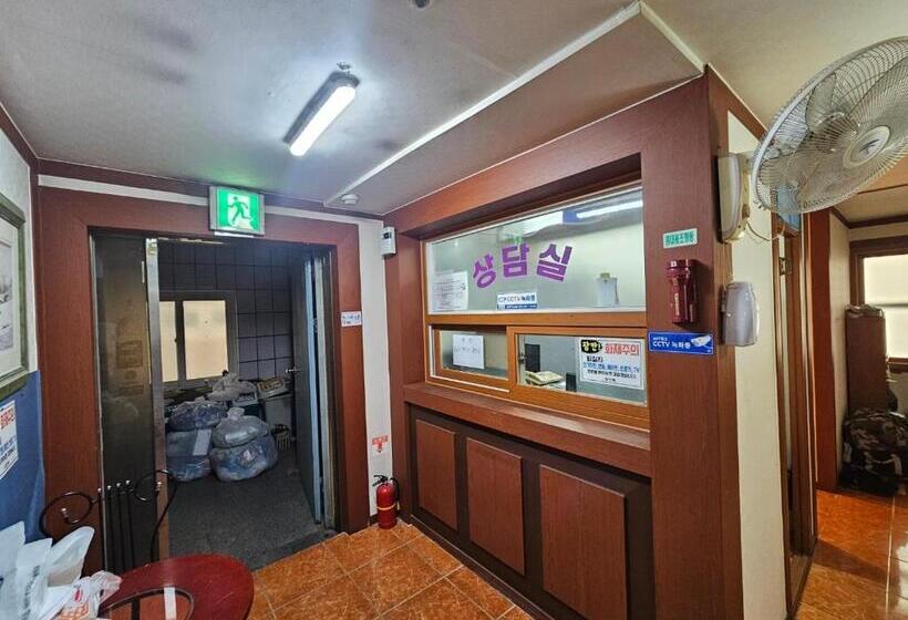 هاستل Mokhwatel