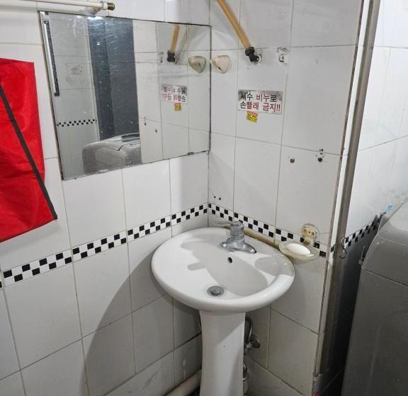 هاستل Mokhwatel