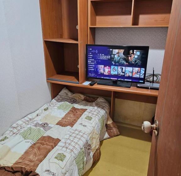 هاستل Mokhwatel