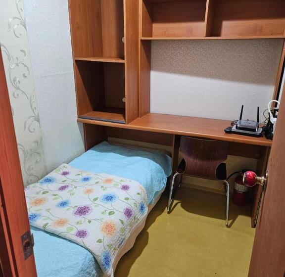 هاستل Mokhwatel