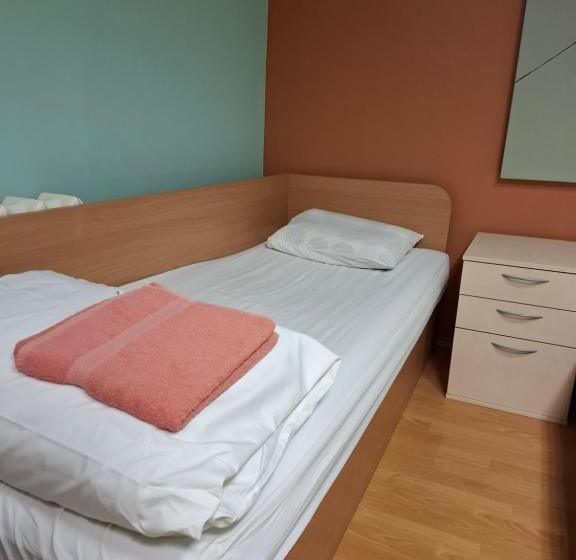 هاستل Jamaika @ Shopen