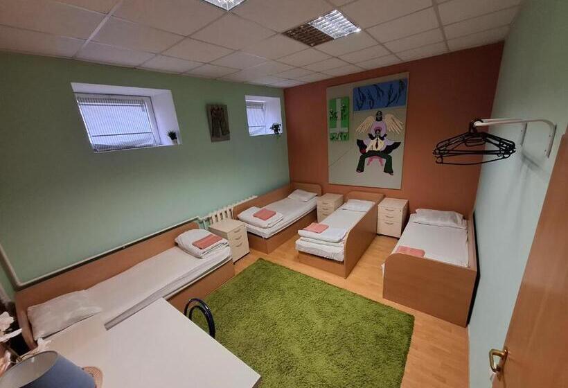 هاستل Jamaika @ Shopen