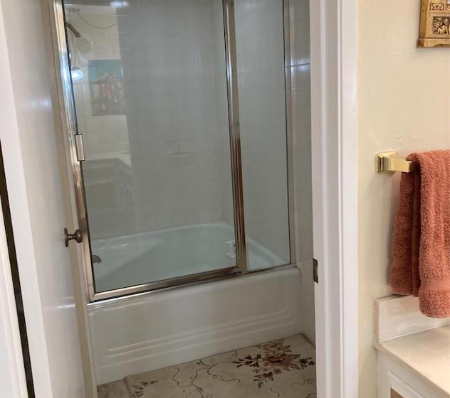 Beautiful Bed & Breakfast Suite On The Lake