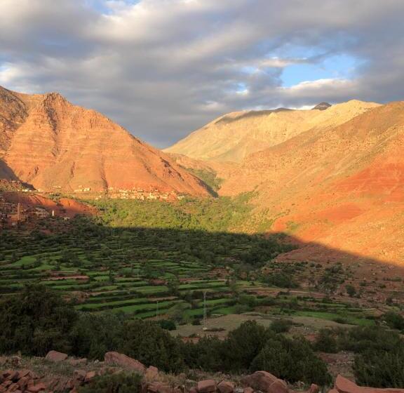 تختخواب و صبحانه Guest House Tigminou