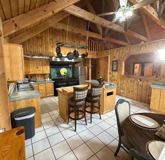 민박 Mount Peale Country Inn