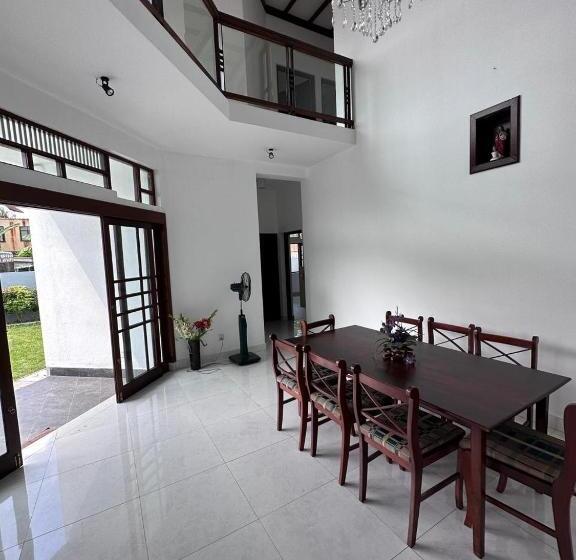 צימר Villa Heshni Colombo