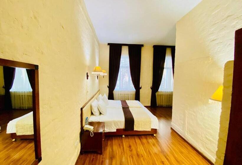 Hotel ретро паласе