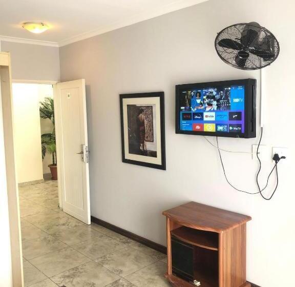 ホテル Andrienne Lodge Cape Town