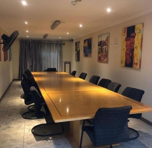 ホテル Andrienne Lodge Cape Town