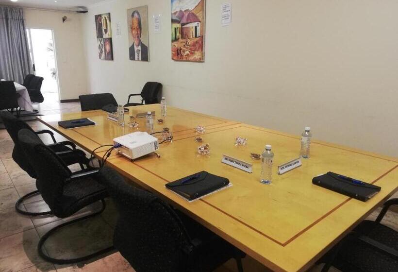 ホテル Andrienne Lodge Cape Town