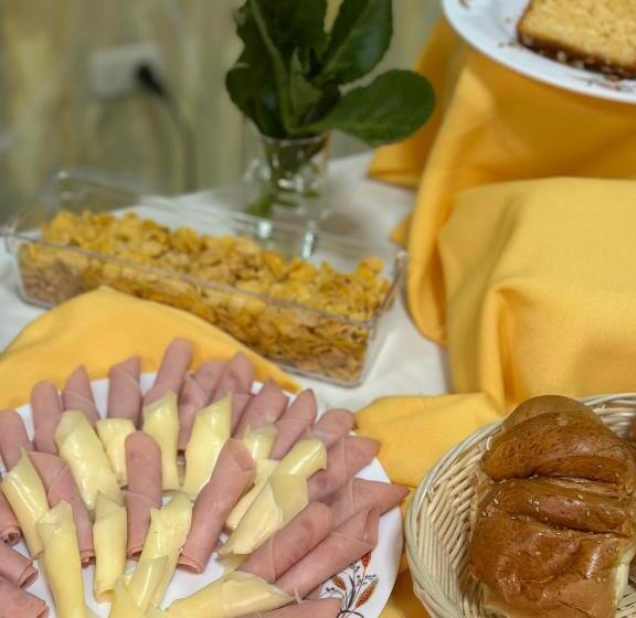 Отель Hostal Las Garzas