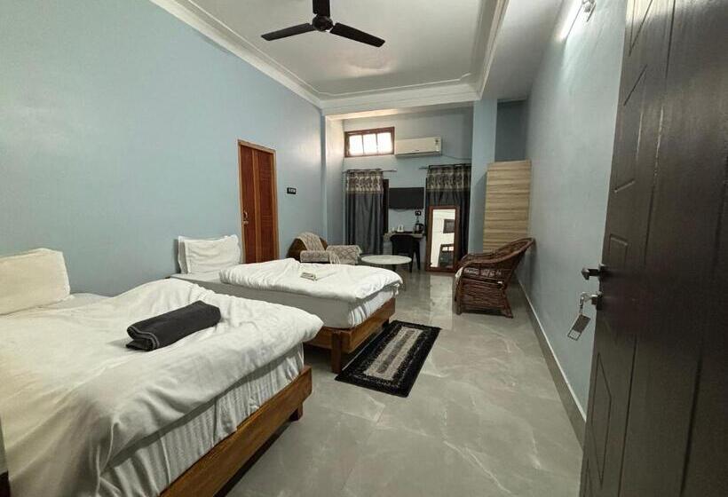 فندق Piccadilly, Gossaigaon