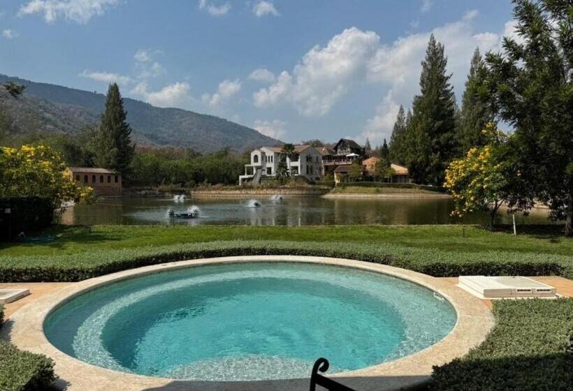 בית מלון כפרי Toscana Villa Khao Yai