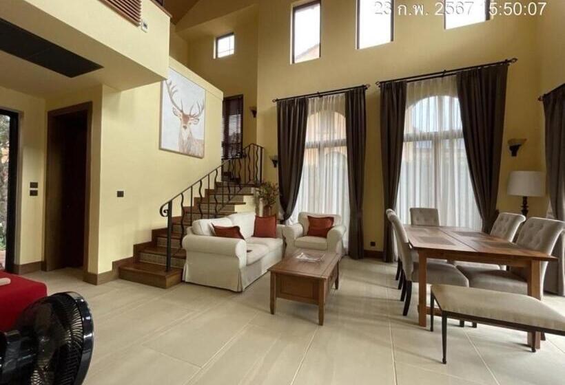 בית מלון כפרי Toscana Villa Khao Yai