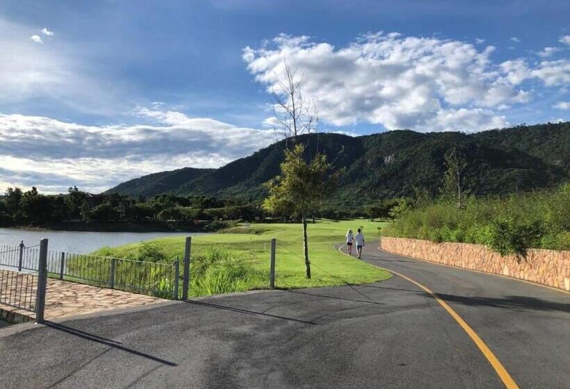 בית מלון כפרי Toscana Villa Khao Yai