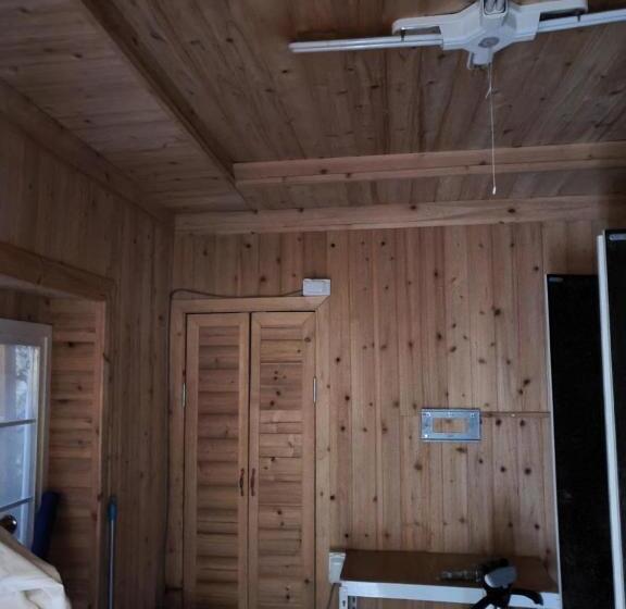 پانسیون The Act Of Seeing The Sky