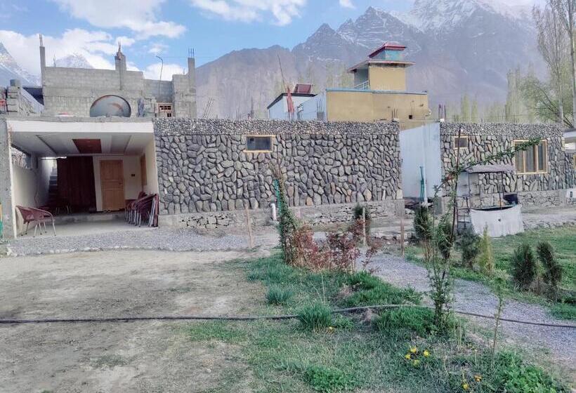 Пансион Baltistan Sarayee Hotel £ Guest House