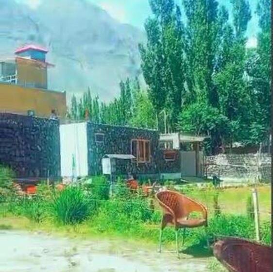 Пансион Baltistan Sarayee Hotel £ Guest House