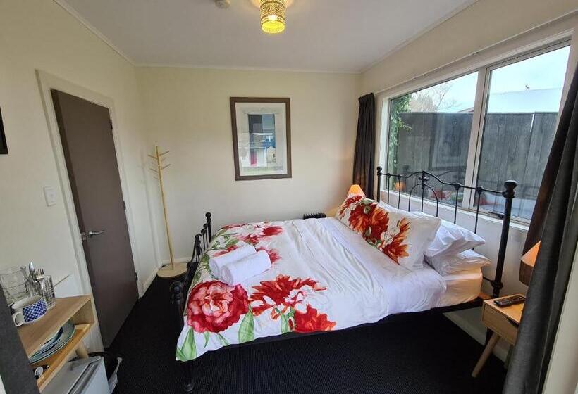 پانسیون Central Masterton Sleepout