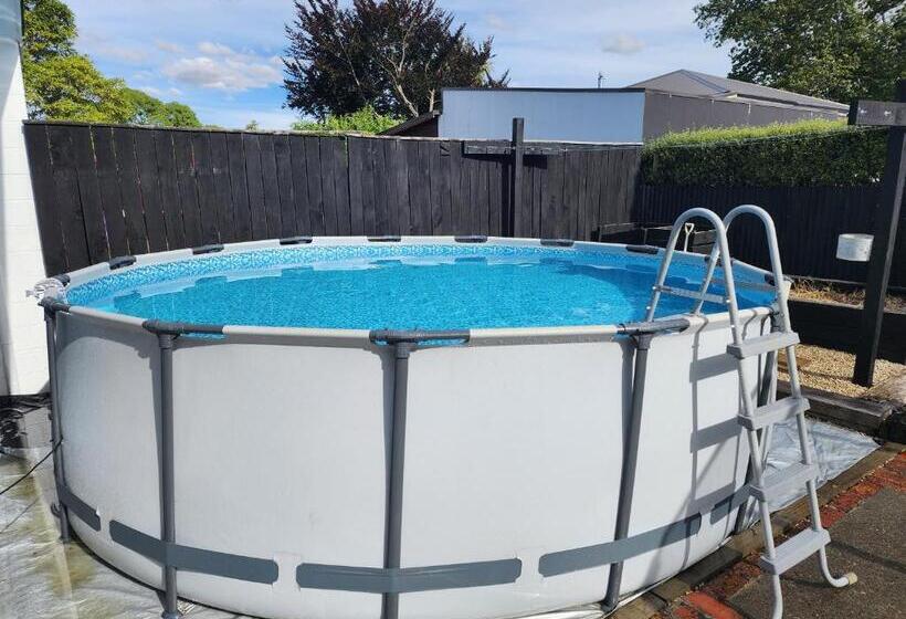 پانسیون Central Masterton Sleepout