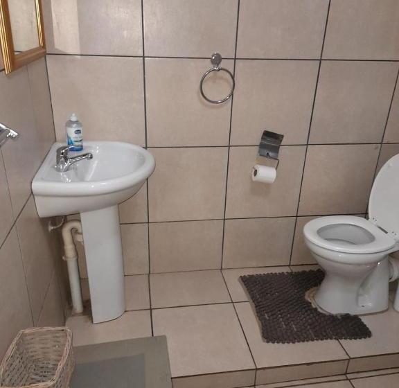 פנסיון Charis Guesthouse