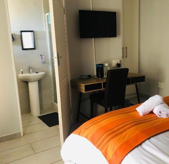 פנסיון Elihle Guest House