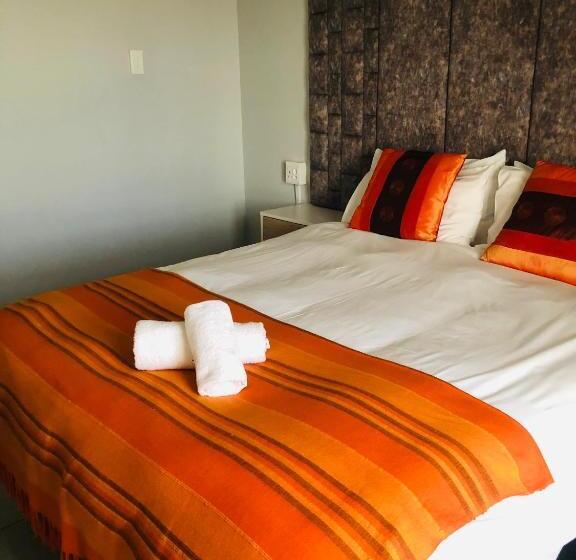 פנסיון Elihle Guest House