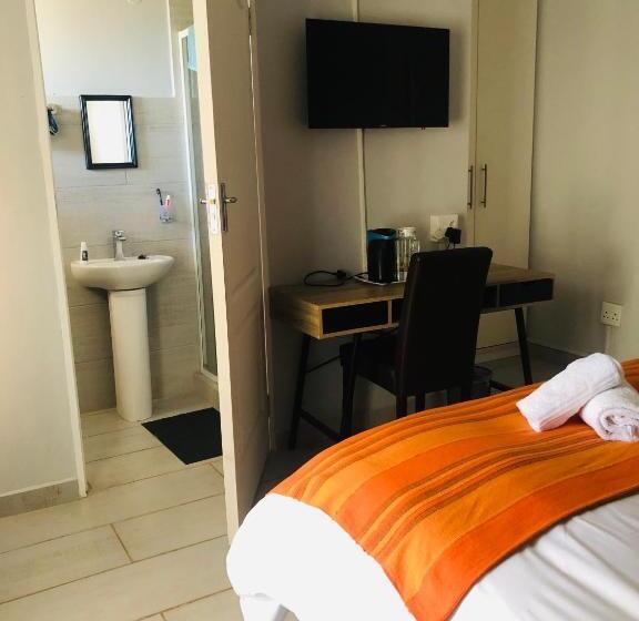 פנסיון Elihle Guest House