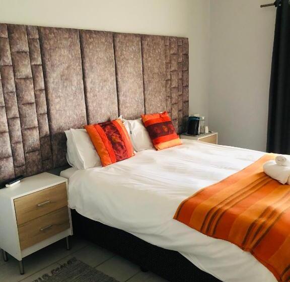 פנסיון Elihle Guest House