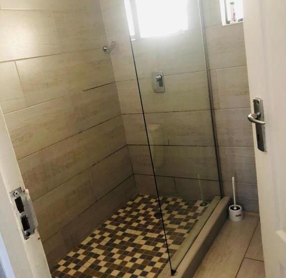 פנסיון Elihle Guest House