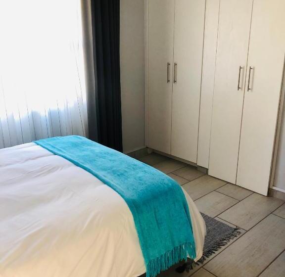 פנסיון Elihle Guest House