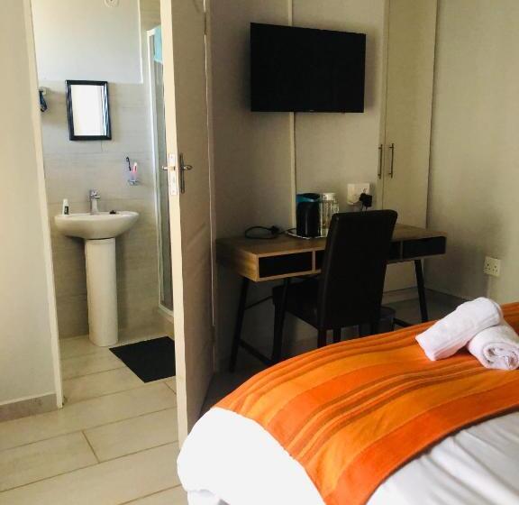 פנסיון Elihle Guest House