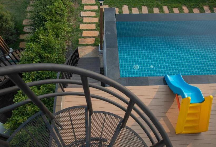 بنسيون La Luna พูลวิลล่าเขาใหญ่