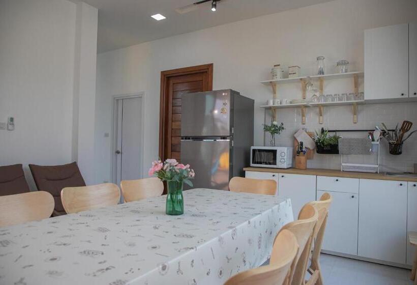 بنسيون La Luna พูลวิลล่าเขาใหญ่