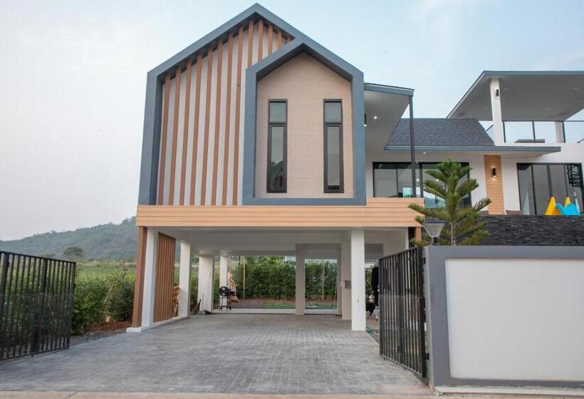 بنسيون La Luna พูลวิลล่าเขาใหญ่