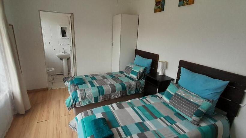 ペンション Airport Lodge Or Tambo