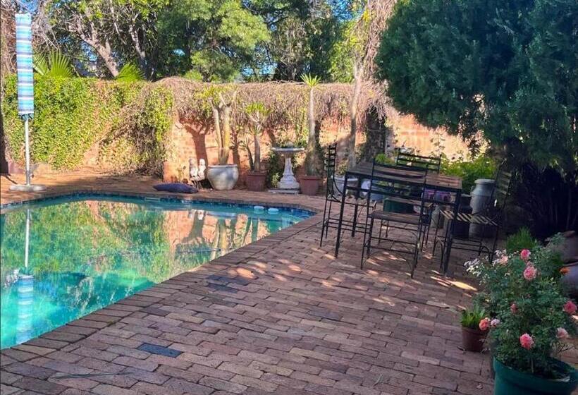 פנסיון Paljas En Kandas Guest House